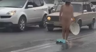 Обнаженная женщина "приняла душ" в центре Шымкента