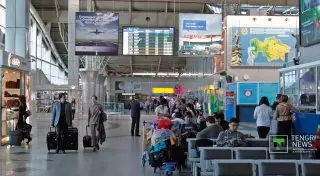 Аэропорт Алматы установил аппараты с едой по низким ценам