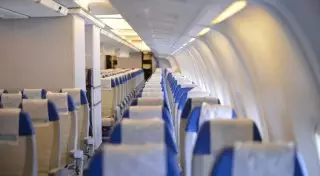 Гражданин Китая в самолете украл у казахстанца почти 300 тысяч тенге