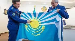Флаг ВВС Казахстана почти 160 раз облетел земной шар