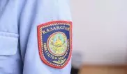 Отец с сыновьями избили полицейского в Шымкенте