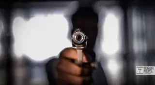 В Караганде мужчина стрелял в рейсовый микроавтобус