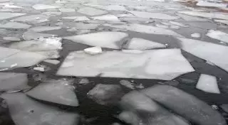 Двое парней провалились под лед и утонули в Аркалыке