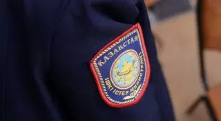 Десять полицейских в Актау наказаны за конфликт с пешеходом