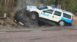 Казахстанским полицейским разрешили таранить авто нарушителей