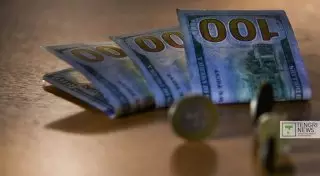 Доллар за сутки подорожал на 4 тенге