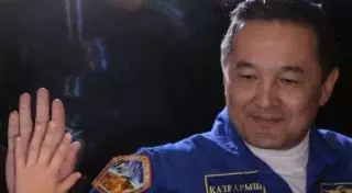 Две школьницы потеряли сознание во время встречи с Аимбетовым в Павлодаре