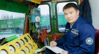 Машинист из Щучинска во второй раз спас поезд от пожара