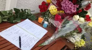 Казахстанцы несут цветы к посольству и консульству Франции