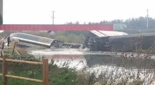 Скоростной поезд сошел с рельсов во Франции