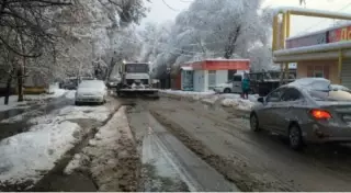 Акимат Алматы публикует фото и видео снегоуборочных работ