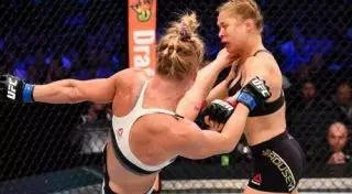 Знаменитости высмеяли поклонницу Головкина Роузи после поражения