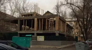 Строительство бизнес-центра во дворе жилого дома возмутило алматинцев