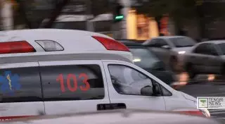 "Скорая помощь" перевернулась в ДТП в Астане