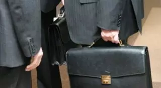 Украинских чиновников избивают прилюдно второй день подряд