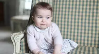 Принц Уильям и Кейт Миддлтон опубликовали фото принцессы Шарлотты