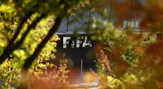 Два чиновника ФИФА арестованы по подозрению в получении взяток на миллионы долларов