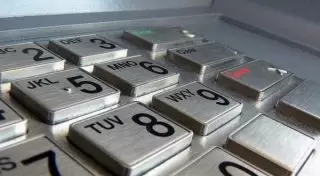 Охранник банка в Павлодаре присвоил 14 миллионов тенге с помощью украденных пин-кодов