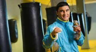 Колбу с живой водой рекомендует Серик Сапиев