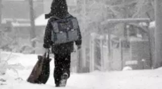 В Уральске пассажиры вытолкнули маленькую девочку из автобуса