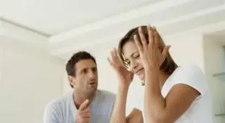 Семейные ссоры ведут к ожирению - ученые