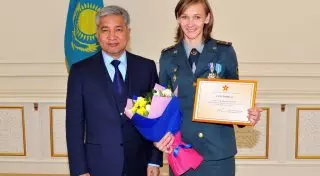 Имангали Тасмагамбетов наградил лучших армейских спортсменов