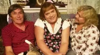 Канадец бросил семерых детей, чтобы стать 6-летней девочкой