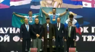 Федерации тяжелой атлетики Чечни и России извинились за старый гимн на награждении Ильи Ильина