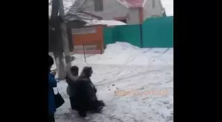 Потасовку водителей автобусов засняли на видео в Актобе