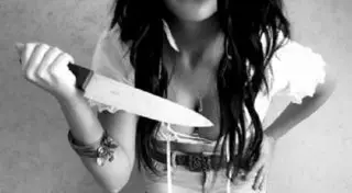 Школьница вместе с парнем пыталась вырезать свою семью под Москвой