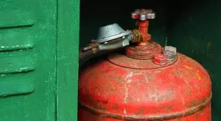 Семья из 6 человек пострадала из-за взрыва газового баллона в Актюбинской области