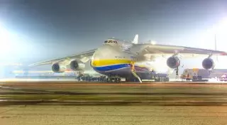 Самый большой самолет в мире вновь сел в Алматы