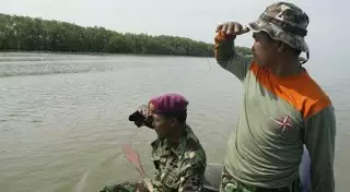 Судно с сотней пассажиров затонуло у берегов Индонезии - СМИ