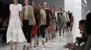 Слишком худых моделей во Франции обяжут приносить справку от врача