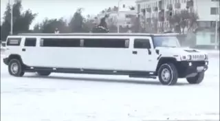 Дрифтующий свадебный лимузин сняли на видео в ЮКО
