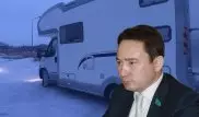 Казахстанский депутат провел выходные в машине и чуть не замерз
