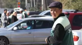 Незаконных парковщиков в Алматы оштрафовали почти на два миллиона тенге