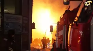 22 человека спасены при пожаре в торговом центре в Караганде