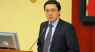 На критику в соцсетях Данияр Акишев реагирует "адекватно и конструктивно"