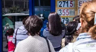 Акишев объяснил более высокий по сравнению с KASE курс доллара в обменниках