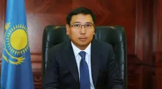 Ситуацию с обесцениванием тенге прокомментировал Досаев