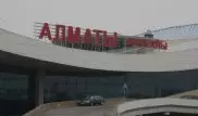 Полиция расследует инцидент в аэропорту Алматы, где мужчина повалил на пол пограничника