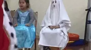 Мальчик в антикризисном костюме стал звездой Казнета