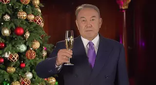 Назарбаев поздравил казахстанцев с Новым 2016 годом