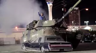 Раздавить автомобиль танком и "защитить Сталинград". Лучшие тиры мира