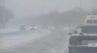 Дороги закрыли на западе Казахстана из-за погодных условий