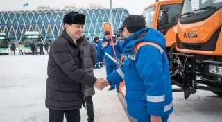 Новую спецтехнику передали коммунальщикам Нур-Султана