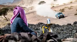 "На трех колесах". Казахстанские гонщики преодолели очередной этап "Дакара"