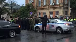 В Абхазии второй день продолжается митинг с требованием отставки президента