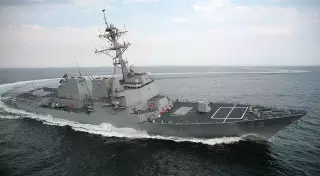 Российский корабль нагнал эсминец США в Аравийском море
